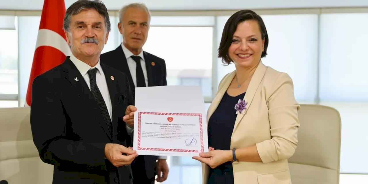 TEMAD’dan Başkan Kınay’a onursal berat