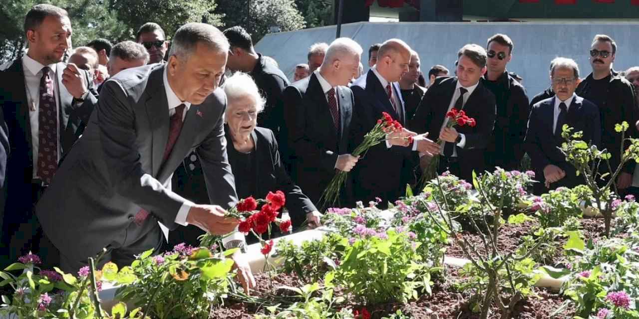 Adnan Menderes ve dava arkadaşları mezarları başında anıldı