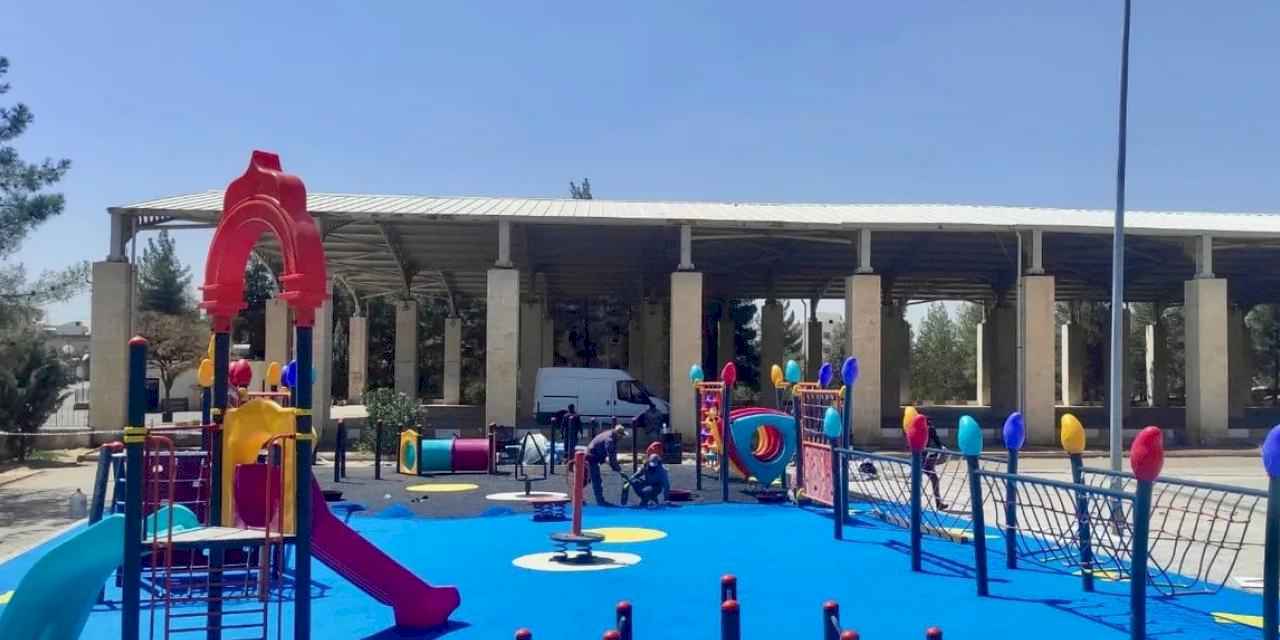 Mardin Midyat'ta yerel yönetimden mahallelere modern parklar