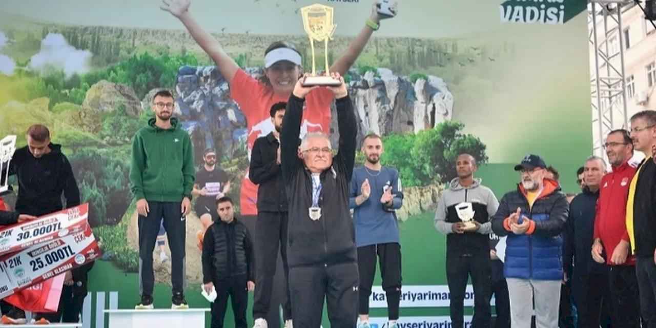 Memduh Büyükkılıç'tan Kayseri Yarı Maratonu'na davet