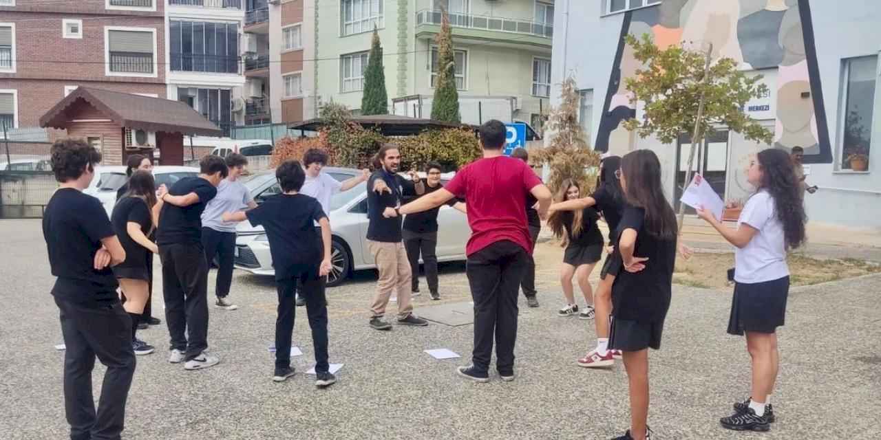 İzmir'de liselilerden farkındalık çalışması