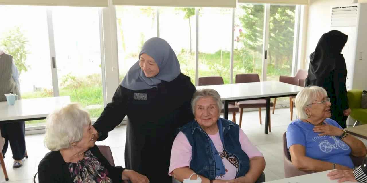 Bursa Nilüferli kadınlardan huzurevinde sıcak buluşma