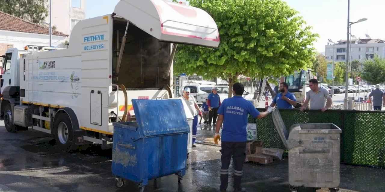 Muğla Dalaman’da çöp konteynerleri yerinde yıkandı