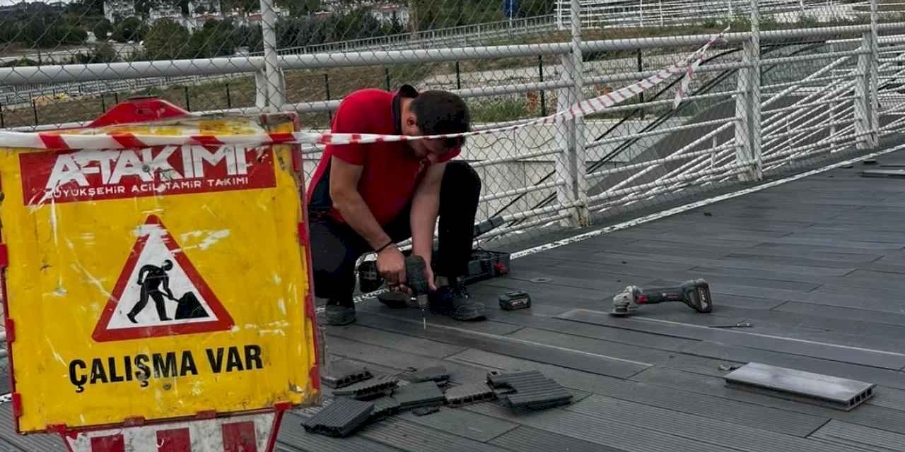 Kocaeli Şehir Hastanesi üst geçidinde hummalı çalışma