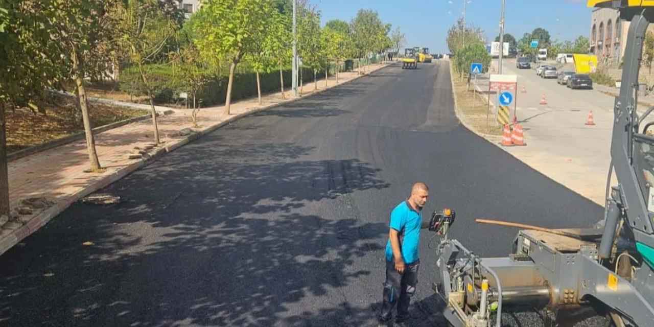 Kocaeli’de Alparslan Bulvarı modern asfaltla yenilendi