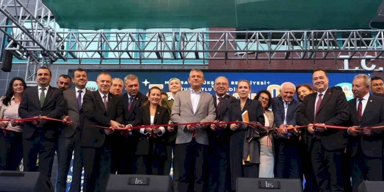 Manisa'da toplu açılış coşkusu