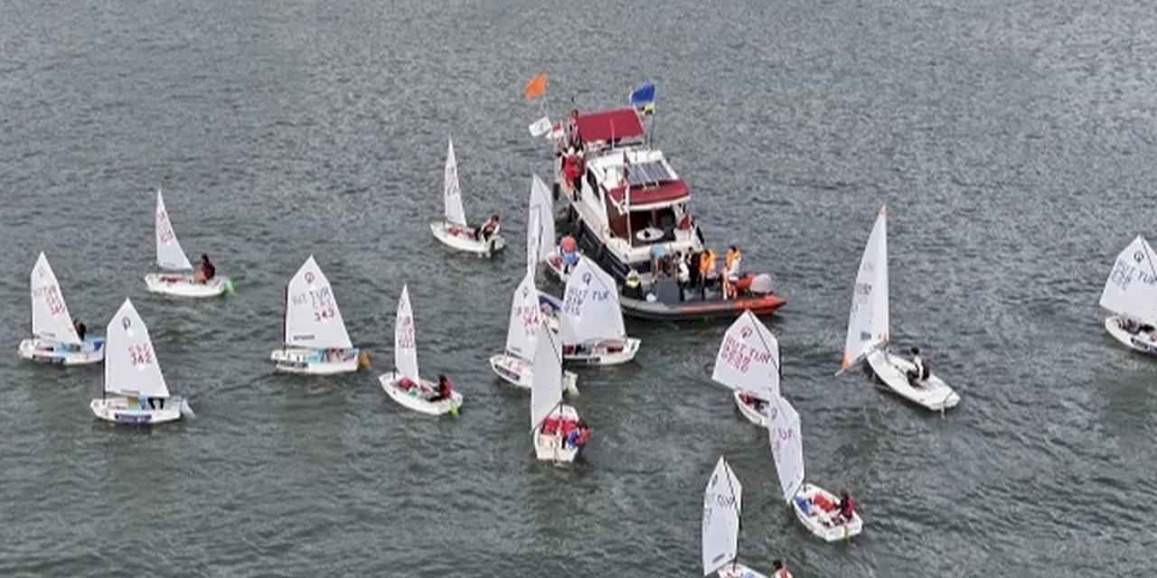 Yelkenliler Haliç’te suya iniyor