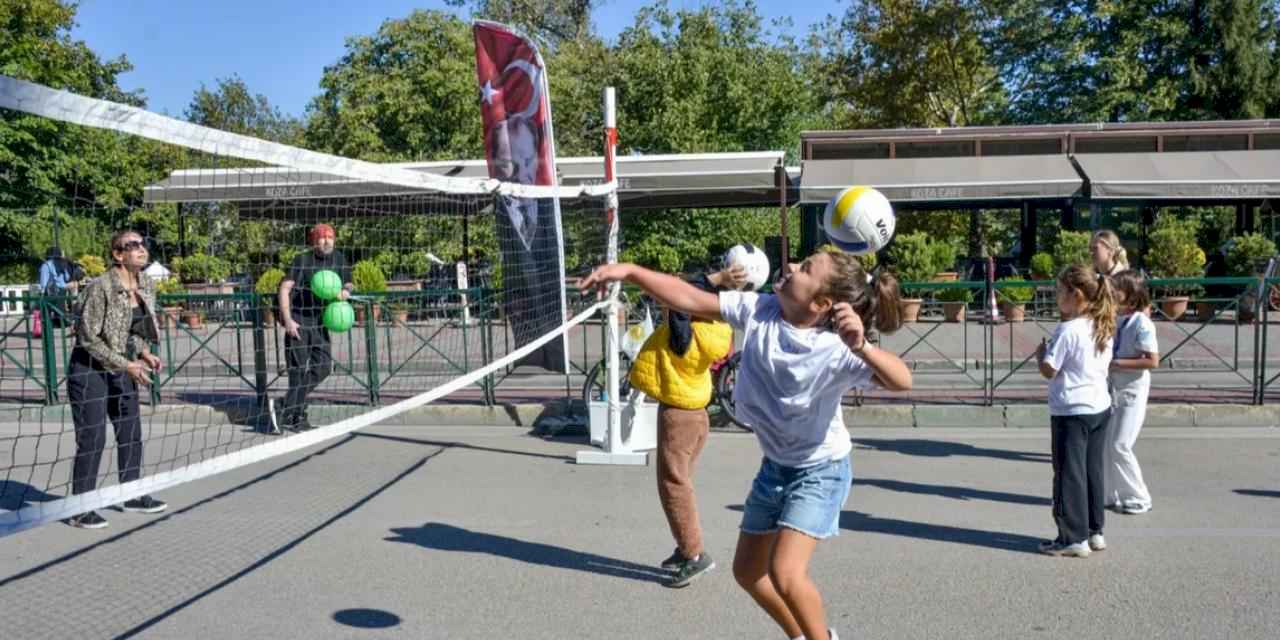 Bursa Heykel'de çocuk sesleri yükseldi