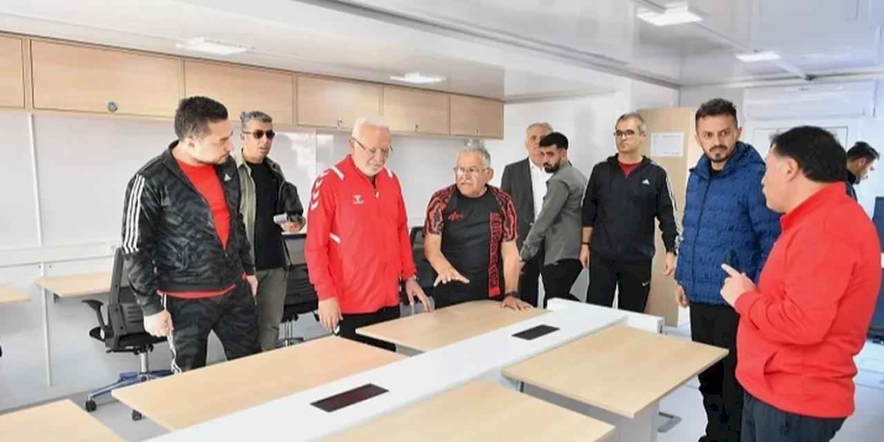 Kayseri Büyükşehir Mobil Dijital Gençlik Merkezi görücüye çıktı