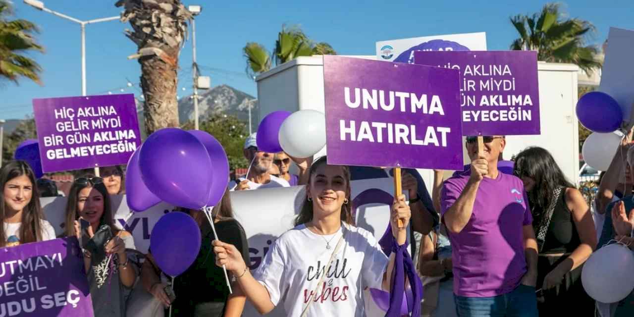 İzmir Güzelbahçe’de Dünya Alzheimer Günü yürüyüşü