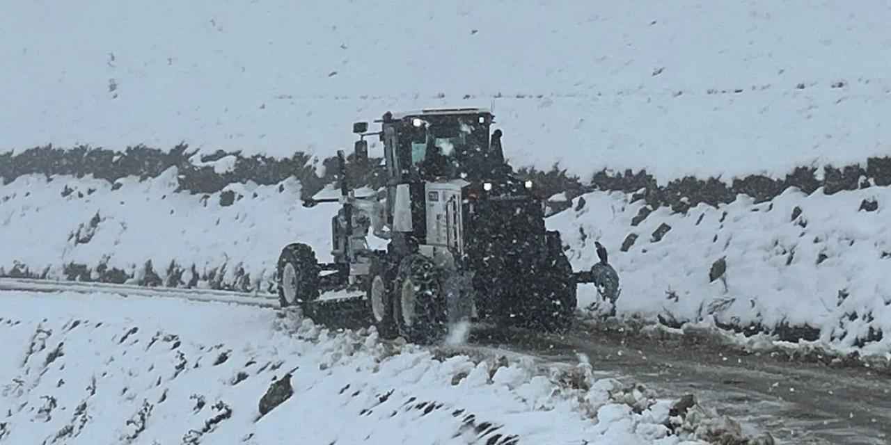Trabzon Çaykara’da karla mücadele: Mahsur kalan vatandaşlar kurtarıldı