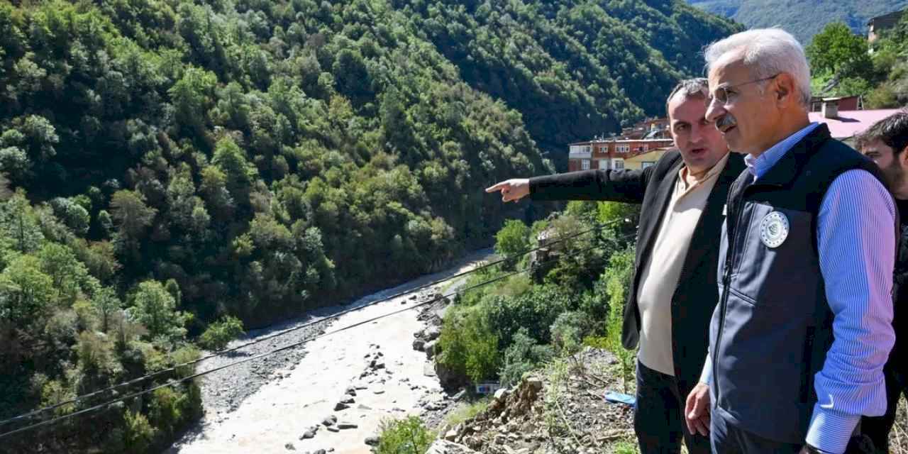 Bakan Uraloğlu Artvin'de... Sel ve heyelan hasarlarını inceledi