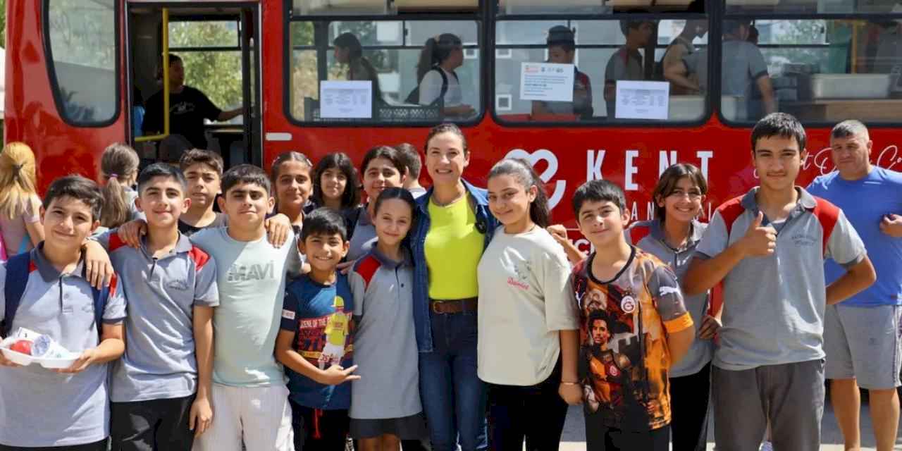 Efes Selçuk’ta üçüncü öğrenci otobüsü hizmete girdi