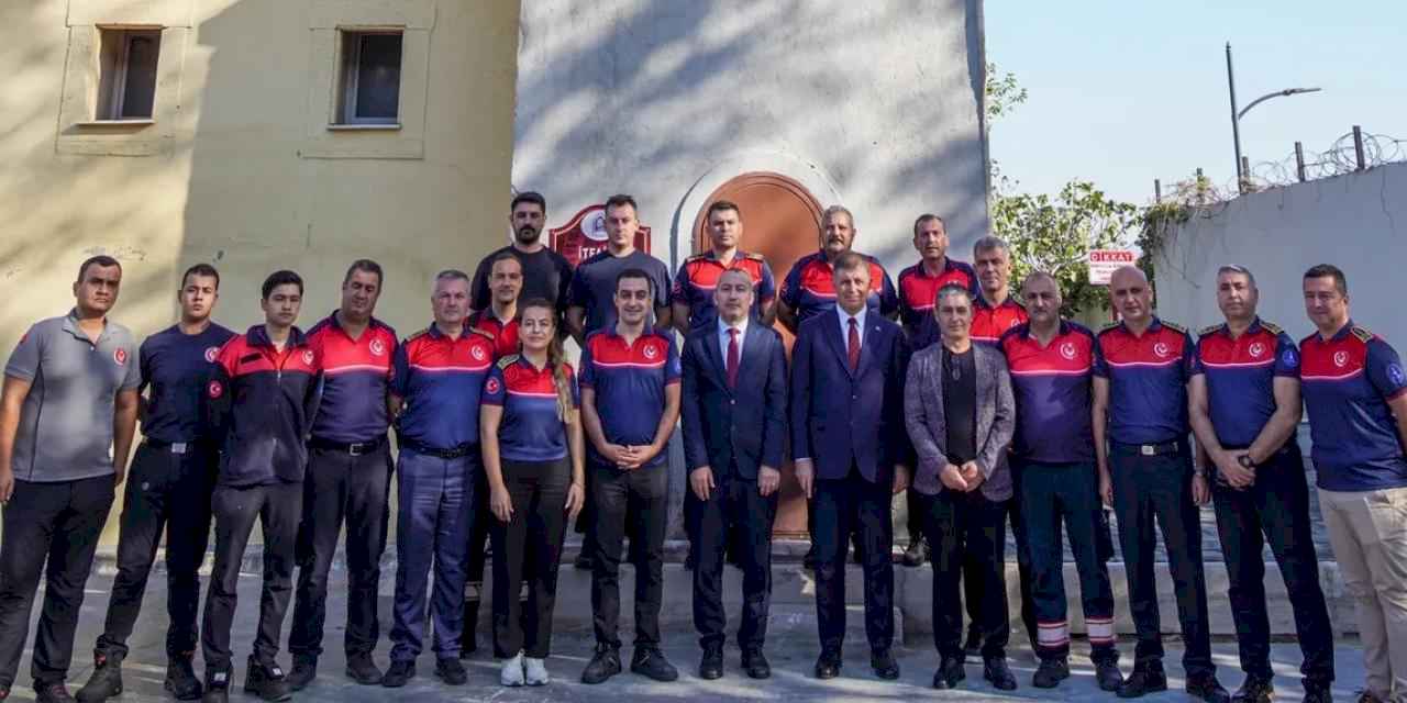 İzmir'de Başkan Tugay'dan itfaiye personeline ziyaret