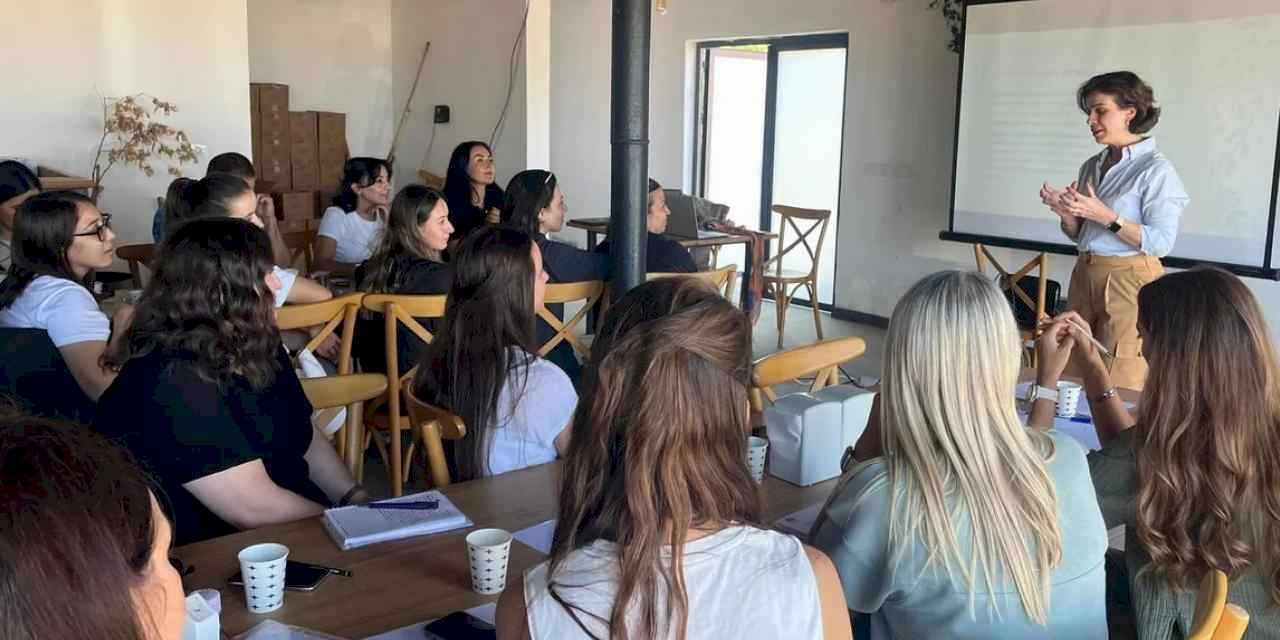 Kadınlar Gölcük’te sanatla buluştu