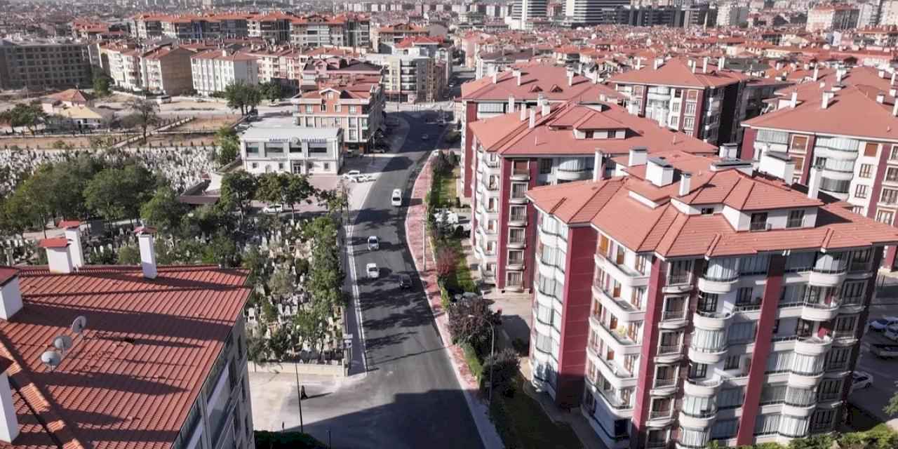 Konya Karatay'da sıcak asfalt çalışmalarına devam