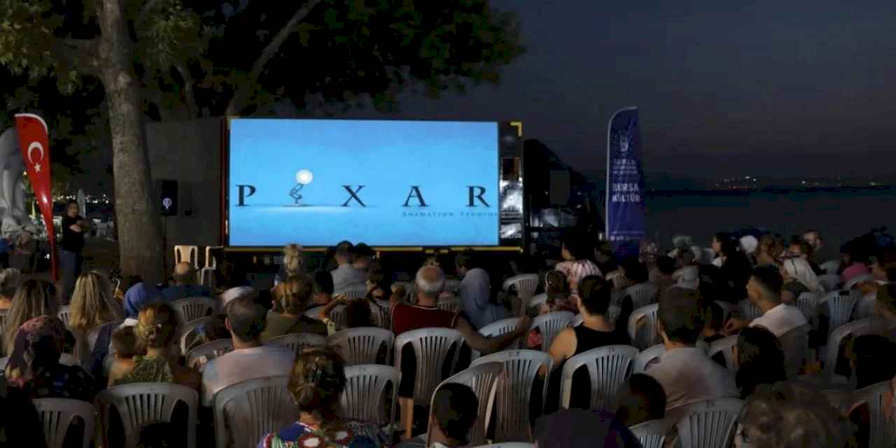 Bursa'da yıldızlar altında sineme keyfi