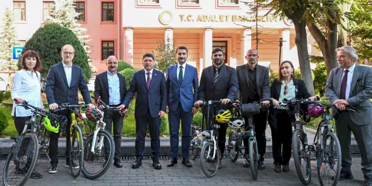 'Bisikletli yaşam için Adalet'i yerinde istediler