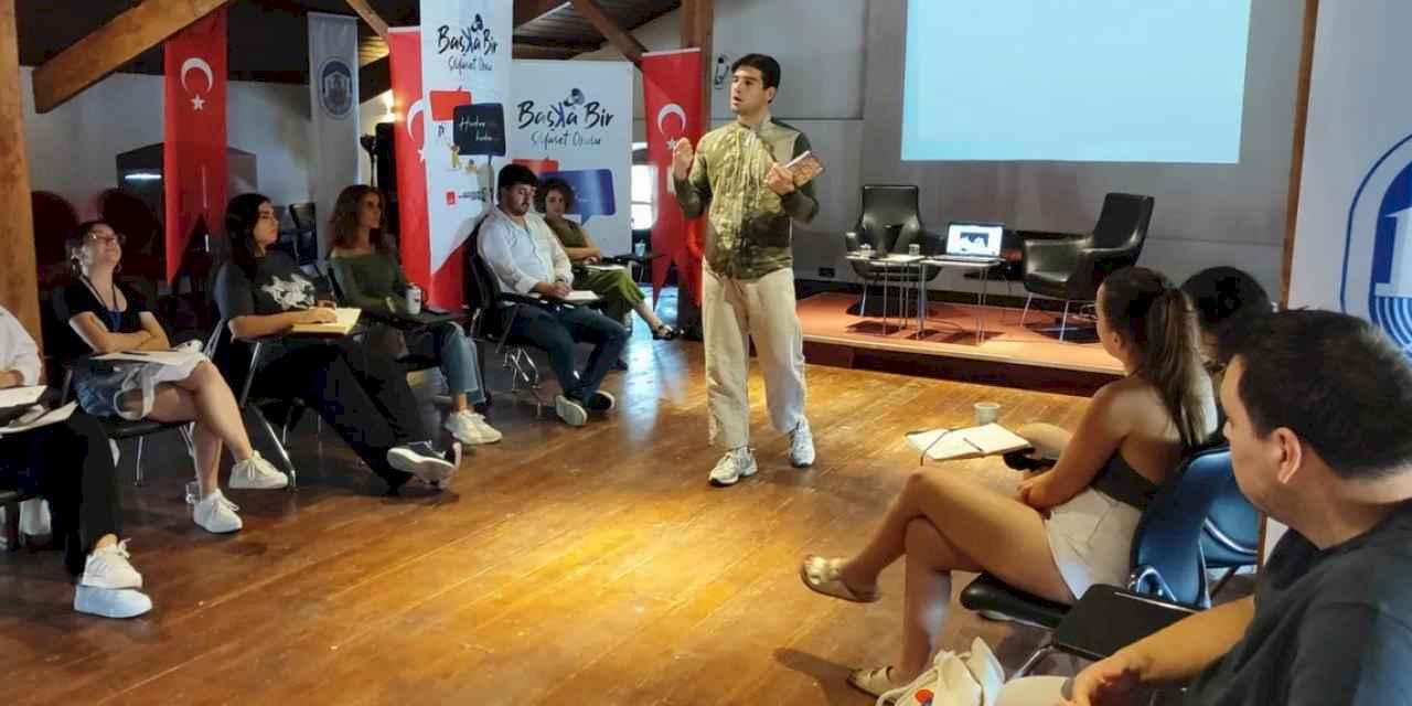 İsveç Milletvekili Castro, gençlerle Efes Selçuk’ta Buluştu