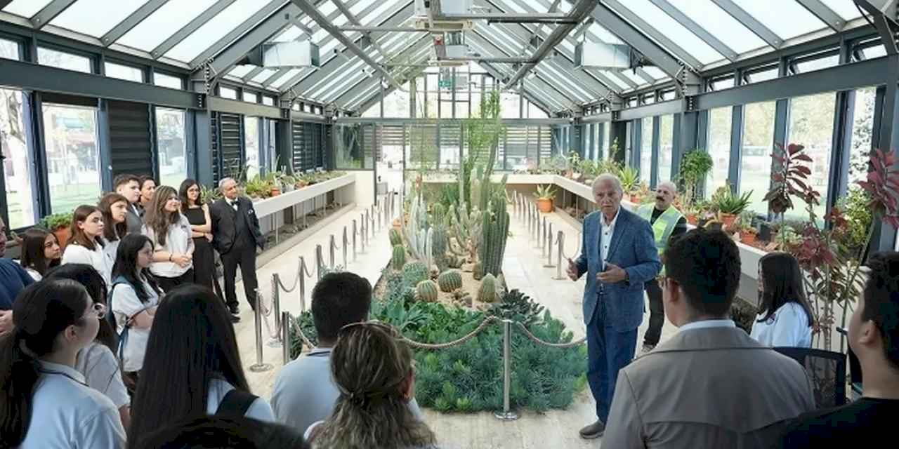 Ediz Hun'dan gençlere kaktüs eğitimi