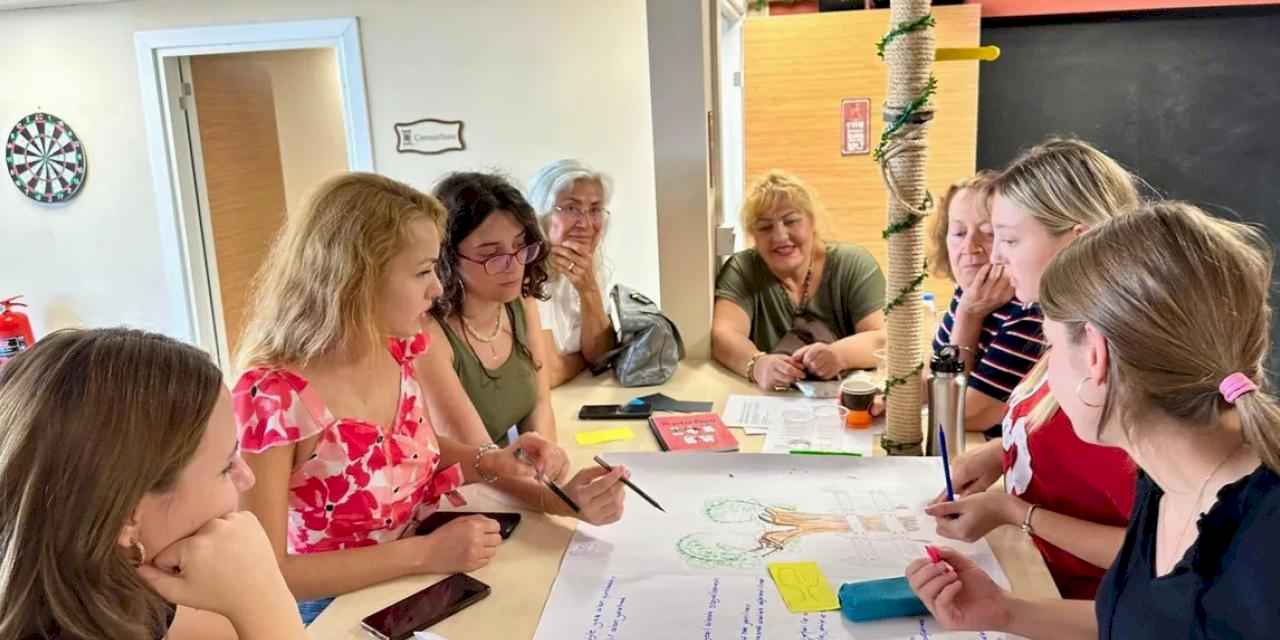 İzmir'de gençler ve çınarlar geleceği birlikte tasarladılar