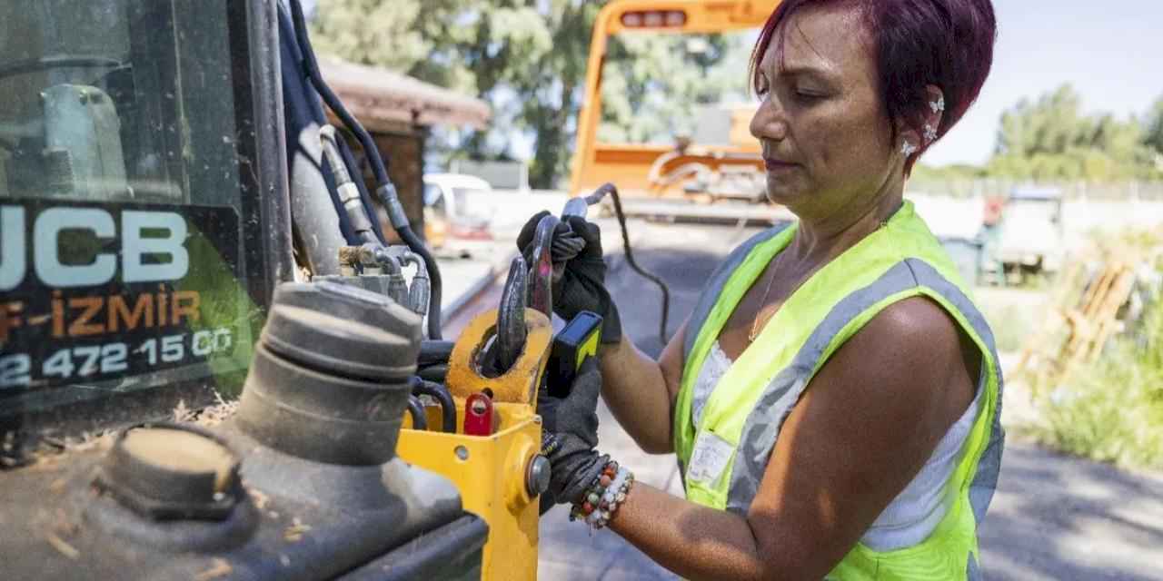 İzmir'in kadın çekici operatörü tabuları yıktı