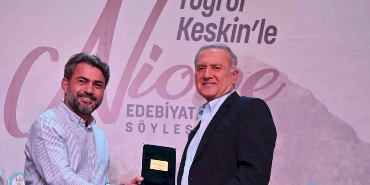 Manisa'da Murathan Mungan Manisa’da sanatseverlerle buluştu