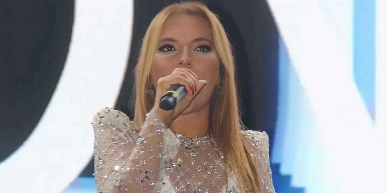 Demet Akalın'dan Kıbrıs’ta müzik şöleni