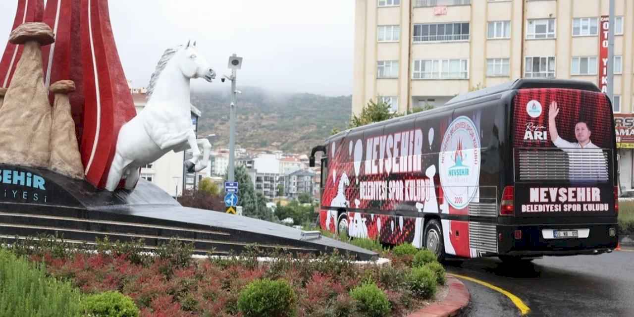 Başkan Rasim Arı, Nevşehir Belediyesi SK otobüsünü kullandı