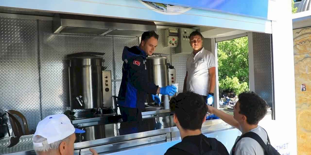 Muğla Büyükşehir sıcak bir çorba ile öğrencilerin yanında