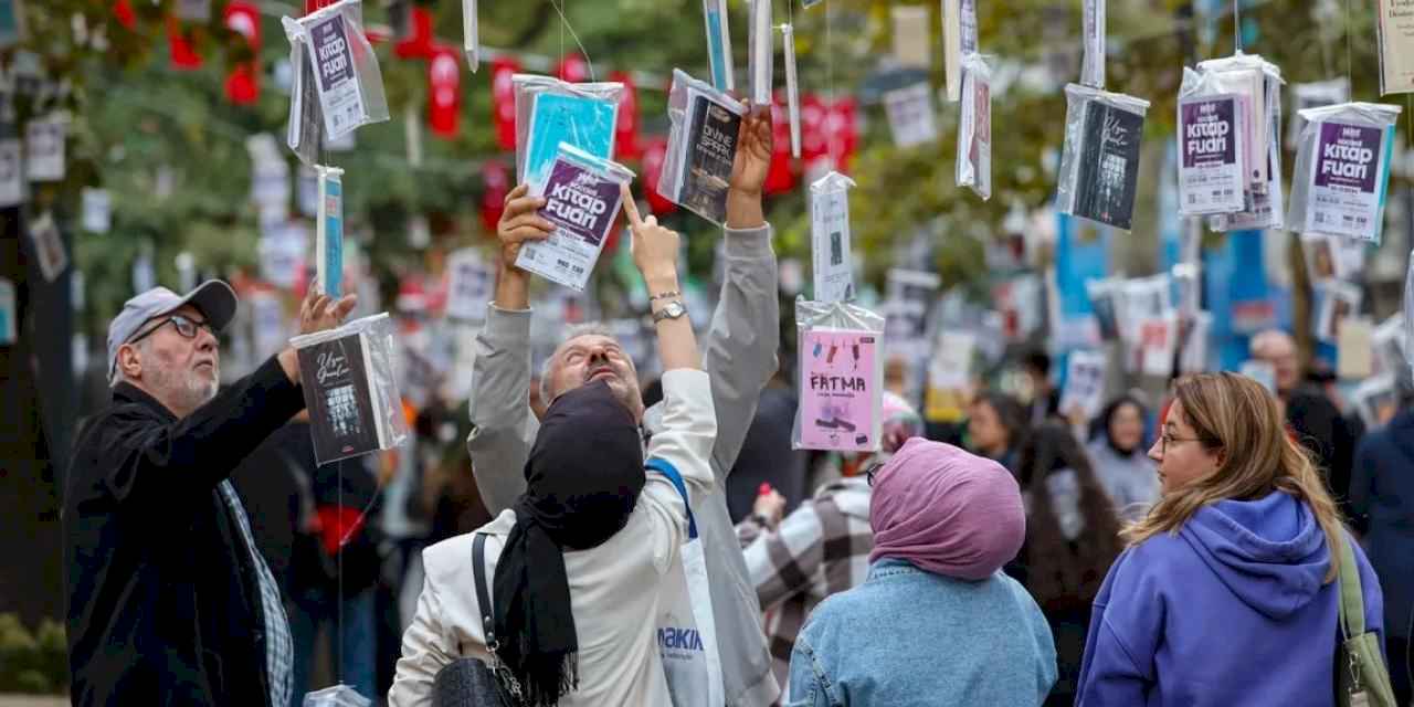 Kocaeli’de ağaçlar kitap açıyor, şehir edebiyatla buluşuyor