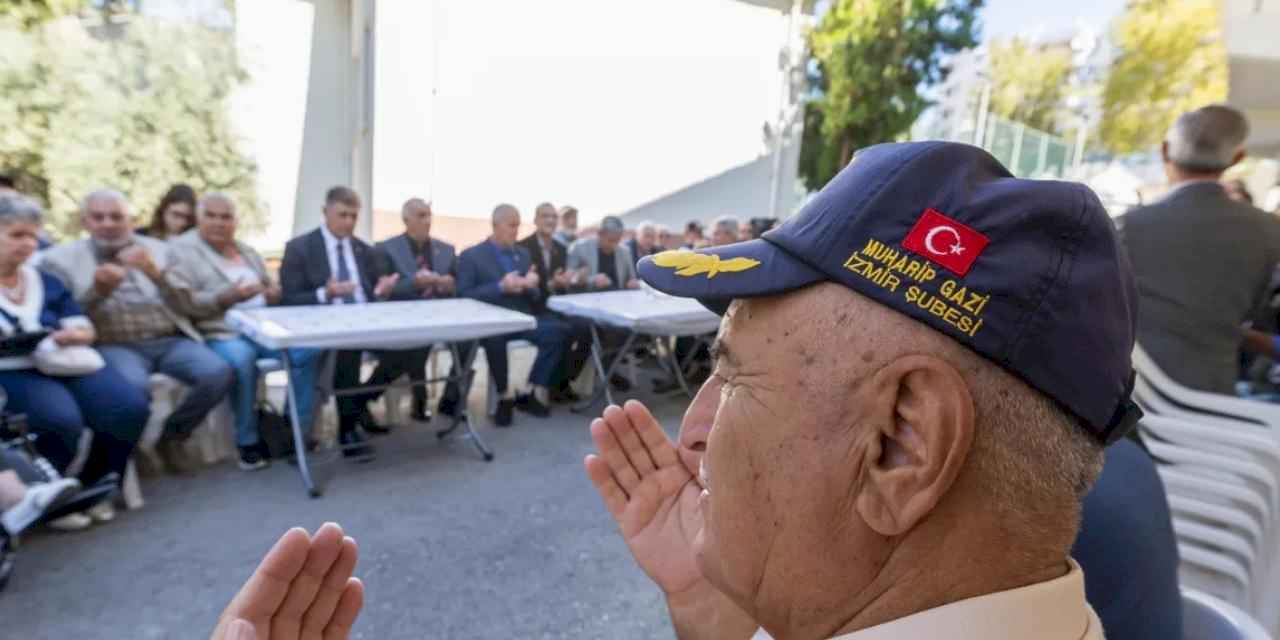 İzmir'de Başkan Tugay gazilerle buluştu