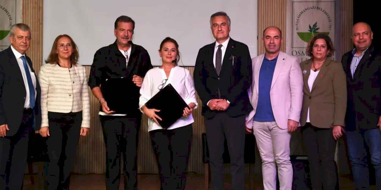 Bursa Osmangazi Belediyesi’nin okuma tiyatrosuna yoğun ilgi