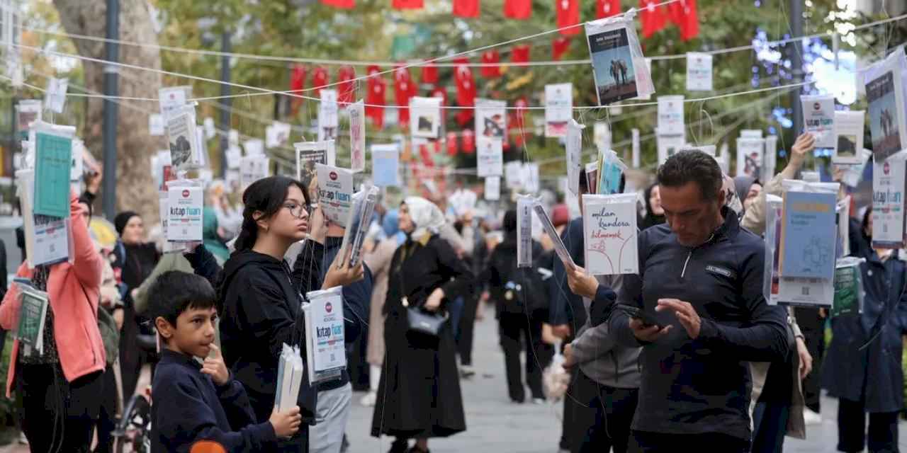 Kocaeli'da kitaplar yine ağaçlarda açtı!