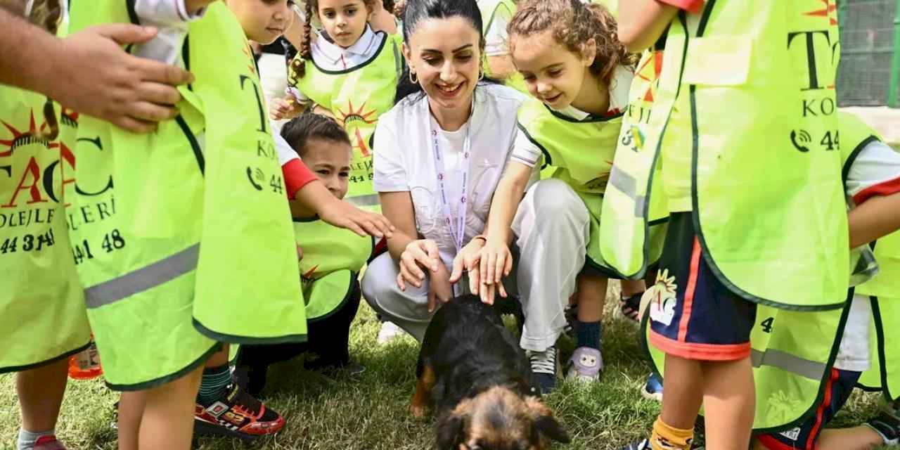 Çocuklar patili dostlarıyla buluştu