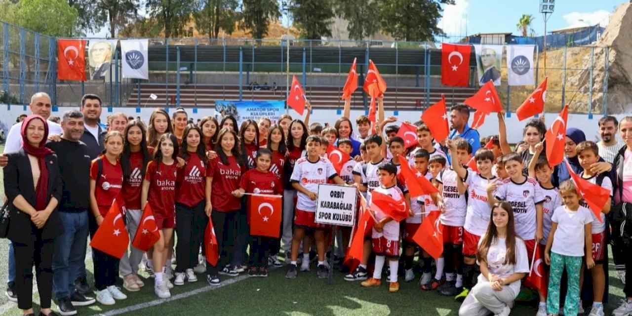 İzmir Karabağlar’da amatör spor kulüplerine büyük destek