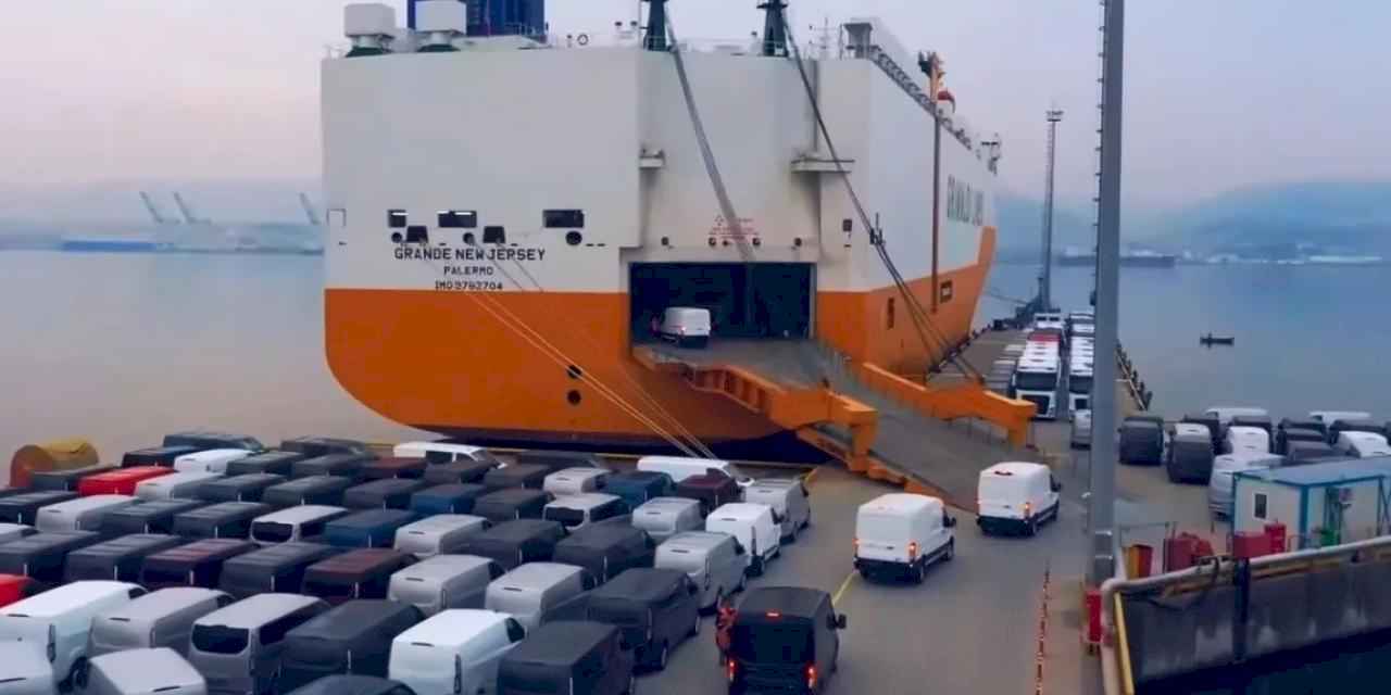 Otomotiv Eylül'de de lider