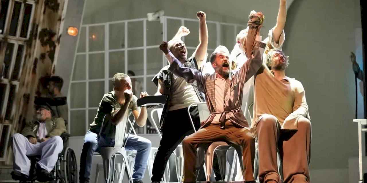 Bursa Şehir Tiyatrosu'ndan 'Guguk Kuşu' ile merhaba