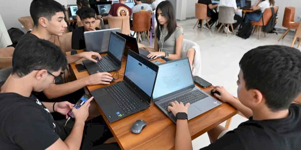 Mersin’de gençler uzay için kod yazdı