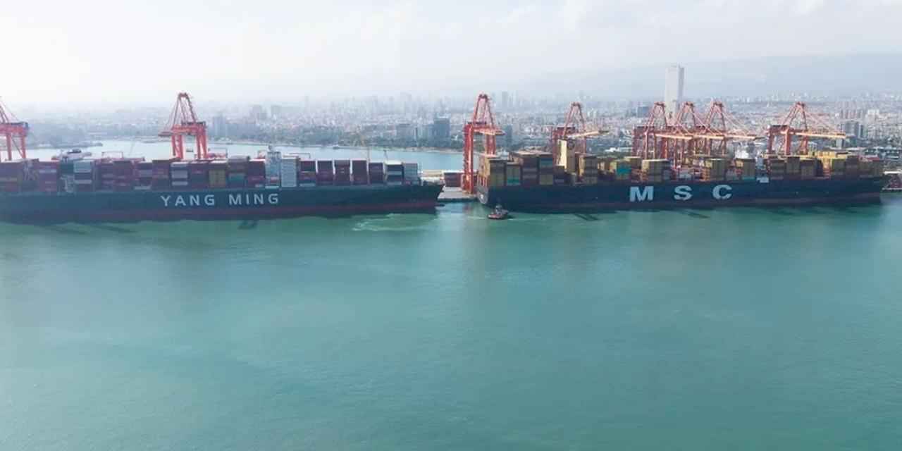 Mersin'in yeni terminali 400 metrelik mega gemiyi karşıladı