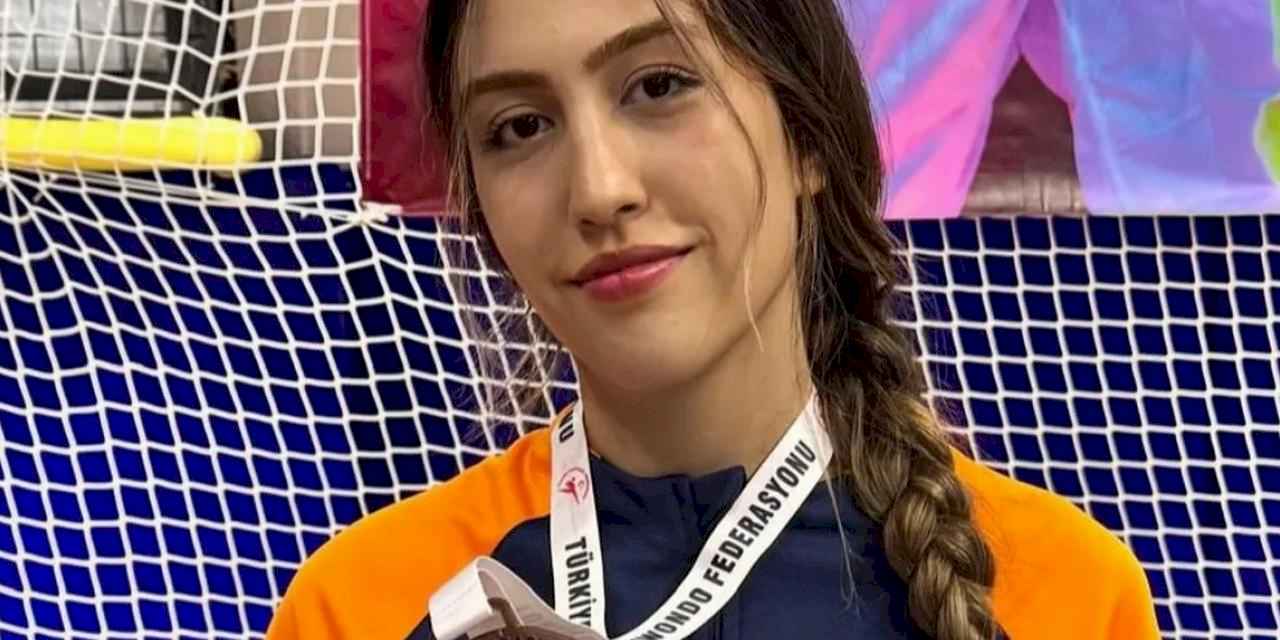 Bursa'da Osmangazili taekwondocudan bronz madalya