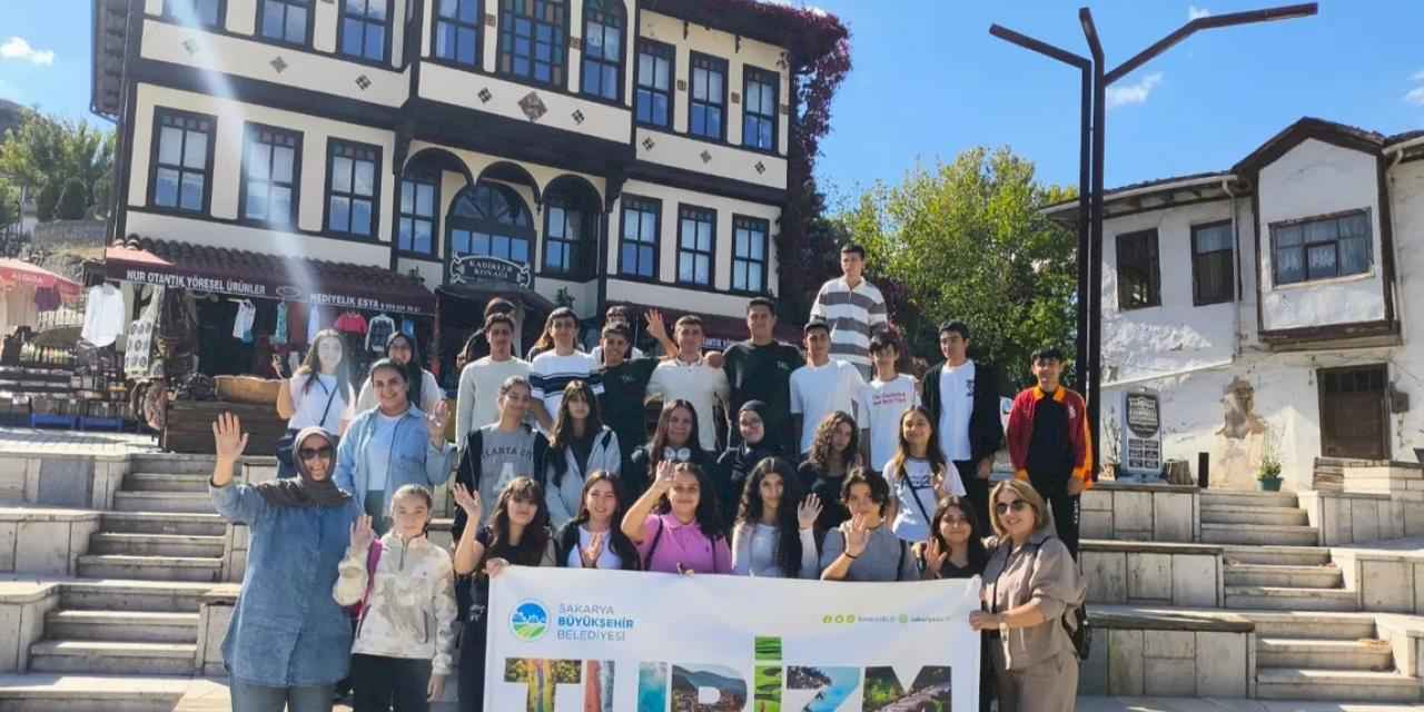 Sakaryalı gençler şehrin zenginliklerini keşfediyor