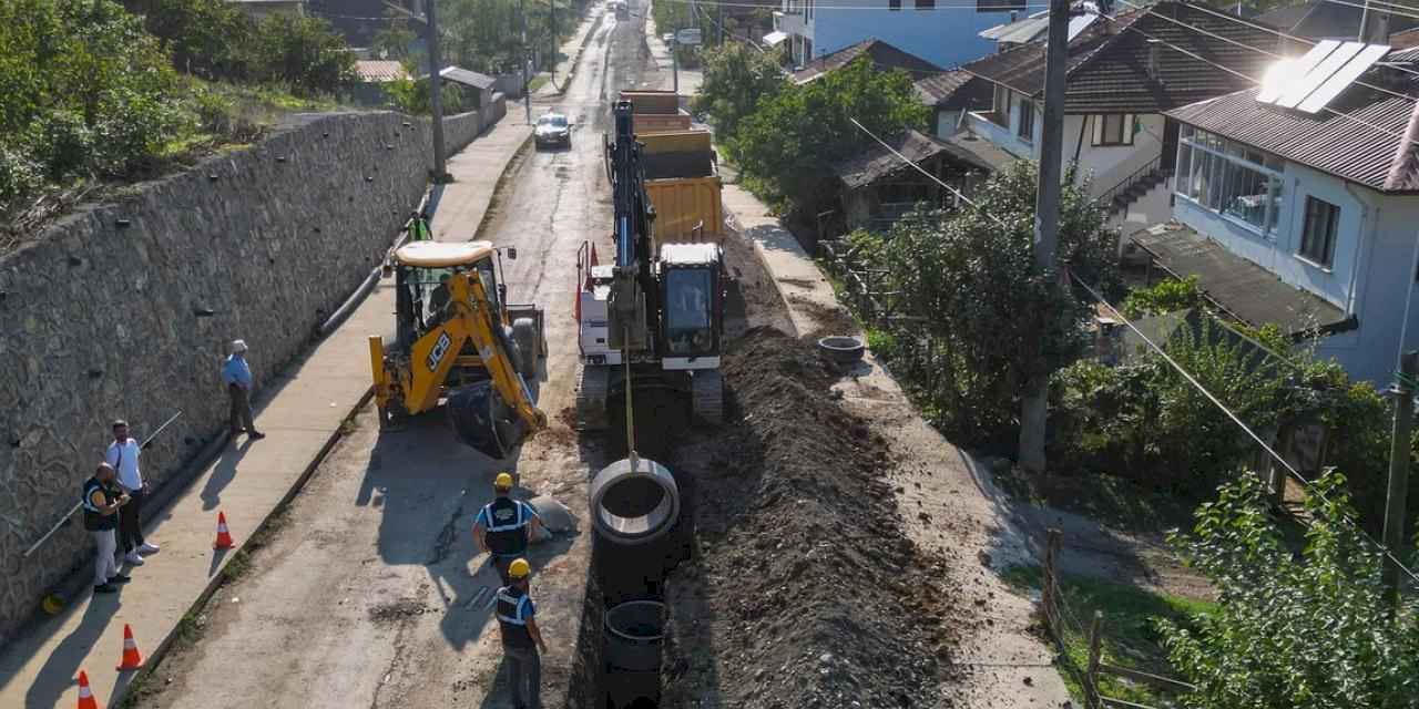 Sakarya Akyazı'nın altyapısı için 6 ekip çalışıyor