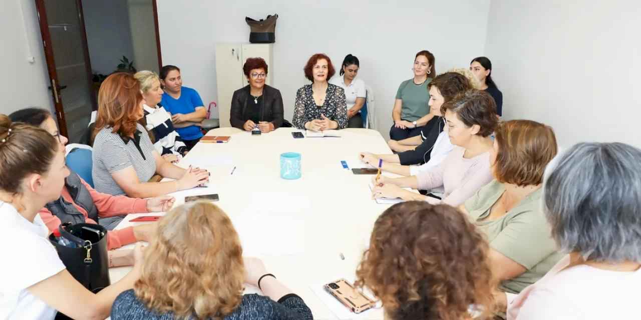 İzmir Narlıdere'de kadınlar haklarını öğreniyor