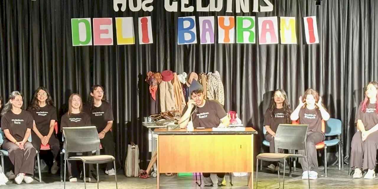 Genç İzmir’den tiyatroseverlere 'Deli Bayramı' oyunu