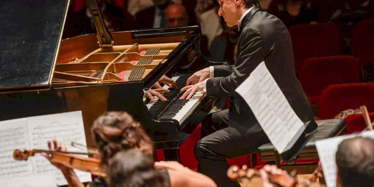 İzmir Oda Orkestrası yeni sezona kapalı gişe başladı