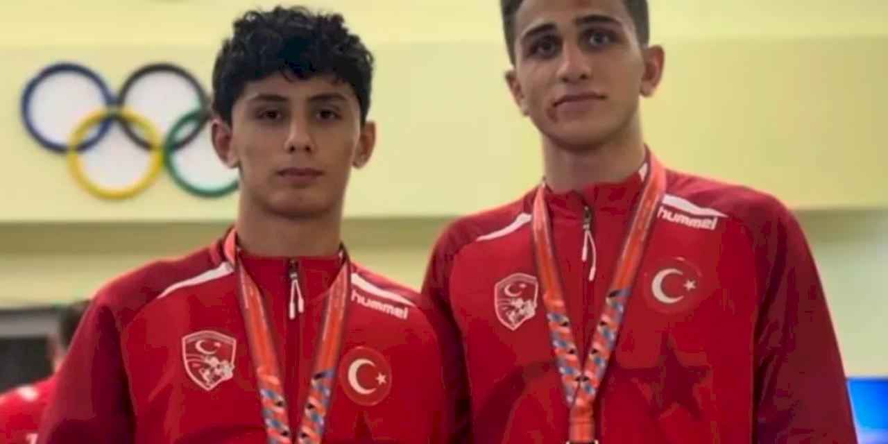 Bursa Büyükşehirli güreşçilerden iki madalya