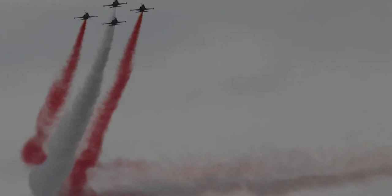 Türk Yıldızları'ndan Mudanya'da nefes kesen prova