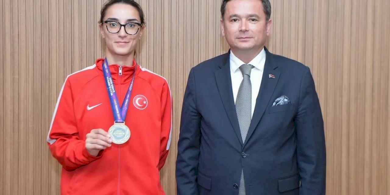 Başkan Erkan Aydın Bursa’nın gururu şampiyon sporcuyu ağırladı