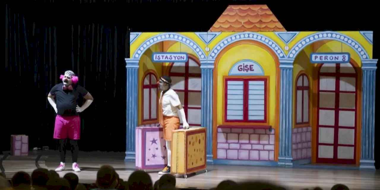 Mersin’de perdeler çocuklar için açıldı